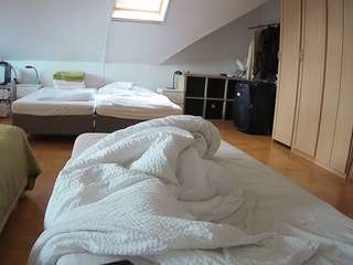 le modèle voyeurcam-julmodels-bed-1 est en webcam porno dans un show sur le site camsoda, il possède les tags suivants: athletic,flashing,full nudity,julmodels-house,no drinking,no smoking,pov,striptease,upskirt,hd