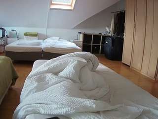 voyeurcam-julmodels-bed-1