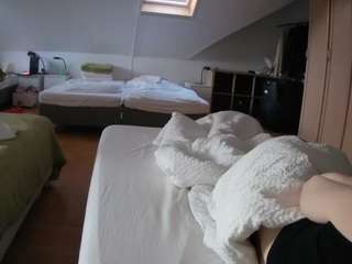 voyeurcam-julmodels-bed-1 live cam profile