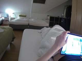 voyeurcam-julmodels-bed-1