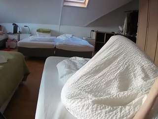 voyeurcam-julmodels-bed-1 live cam profile