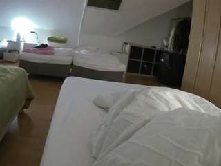 voyeurcam-julmodels-bed-1 webcam