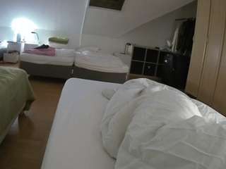 voyeurcam-julmodels-bed-1 live cam profile