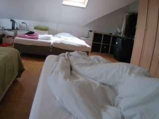 voyeurcam-julmodels-bed-1 webcam