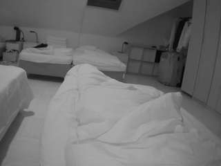 voyeurcam-julmodels-bed-1 live cam profile