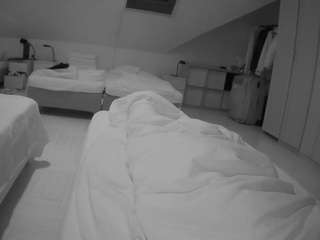 voyeurcam-julmodels-bed-1 live cam profile
