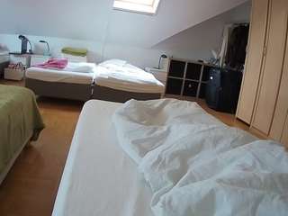 voyeurcam-julmodels-bed-1