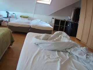 voyeurcam-julmodels-bed-1