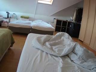 voyeurcam-julmodels-bed-1 camsoda