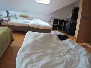 le modèle voyeurcam-julmodels-bed-1 est en webcam porno dans un show sur le site camsoda, il possède les tags suivants: athletic,flashing,full nudity,julmodels-house,no drinking,no smoking,pov,striptease,upskirt,hd