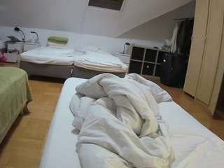 voyeurcam-julmodels-bed-1 webcam