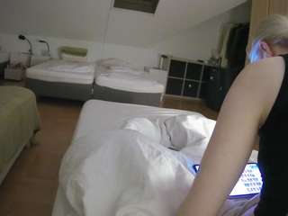 voyeurcam-julmodels-bed-1 webcam