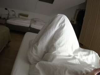 voyeurcam-julmodels-bed-1 webcam