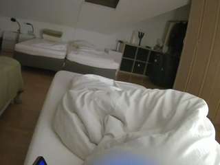 voyeurcam-julmodels-bed-1 live cam profile