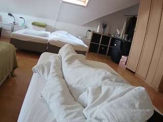 voyeurcam-julmodels-bed-1
