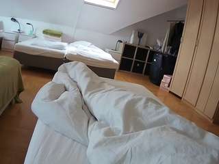 voyeurcam-julmodels-bed-1 live cam profile