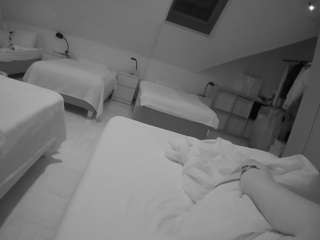 voyeurcam-julmodels-bed-1