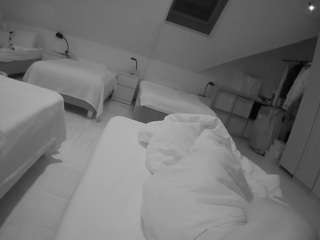 voyeurcam-julmodels-bed-1