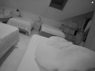 voyeurcam-julmodels-bed-1