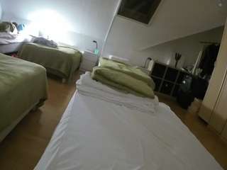 voyeurcam-julmodels-bed-1