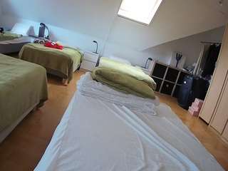 voyeurcam-julmodels-bed-1