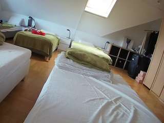 voyeurcam-julmodels-bed-1