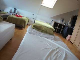 voyeurcam-julmodels-bed-1