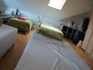 voyeurcam-julmodels-bed-1