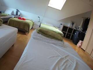 voyeurcam-julmodels-bed-1
