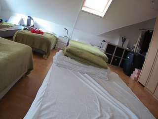 voyeurcam-julmodels-bed-1
