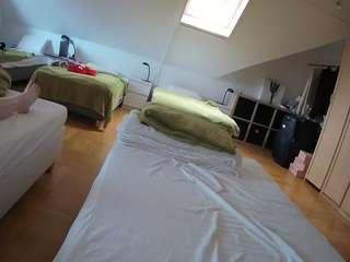 voyeurcam-julmodels-bed-1