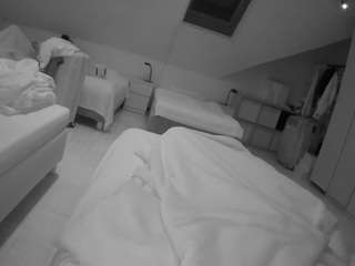 voyeurcam-julmodels-bed-1