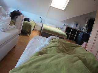voyeurcam-julmodels-bed-1
