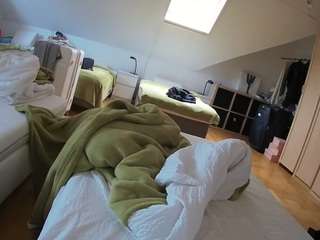 voyeurcam-julmodels-bed-1