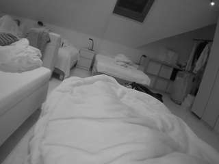 voyeurcam-julmodels-bed-1