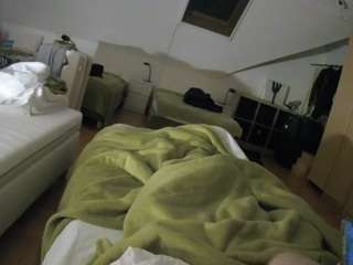 voyeurcam-julmodels-bed-1 webcam