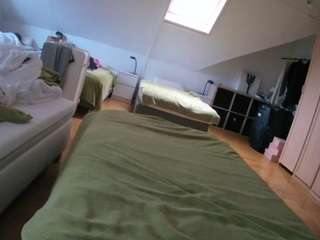 voyeurcam-julmodels-bed-1 webcam