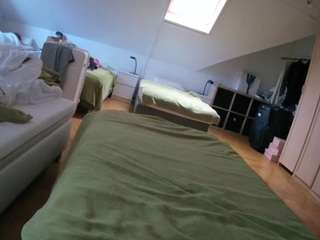 voyeurcam-julmodels-bed-1 webcam