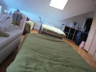 voyeurcam-julmodels-bed-1 webcam