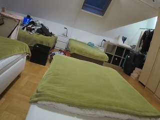 voyeurcam-julmodels-bed-1 webcam
