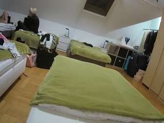 voyeurcam-julmodels-bed-1 webcam
