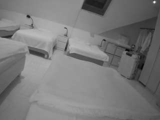 voyeurcam-julmodels-bed-1 webcam