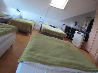 voyeurcam-julmodels-bed-1's CamSoda show and profile