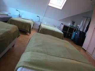 voyeurcam-julmodels-bed-1