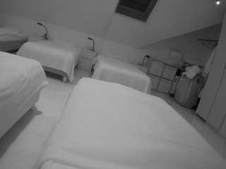 voyeurcam-julmodels-bed-1