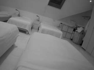 voyeurcam-julmodels-bed-1