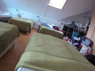 voyeurcam-julmodels-bed-1 webcam
