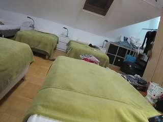 voyeurcam-julmodels-bed-1 webcam
