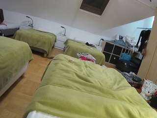 voyeurcam-julmodels-bed-1 webcam