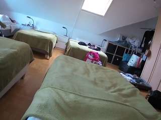 voyeurcam-julmodels-bed-1 webcam